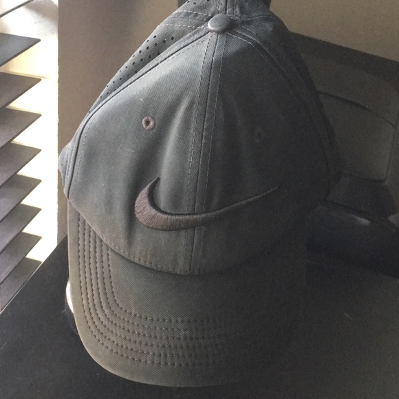 Black Nike ball cap